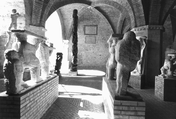 cliccare sull'immagine per vedere le foto dell'installazione nei Voltoni di Piazza del Popolo a Todi