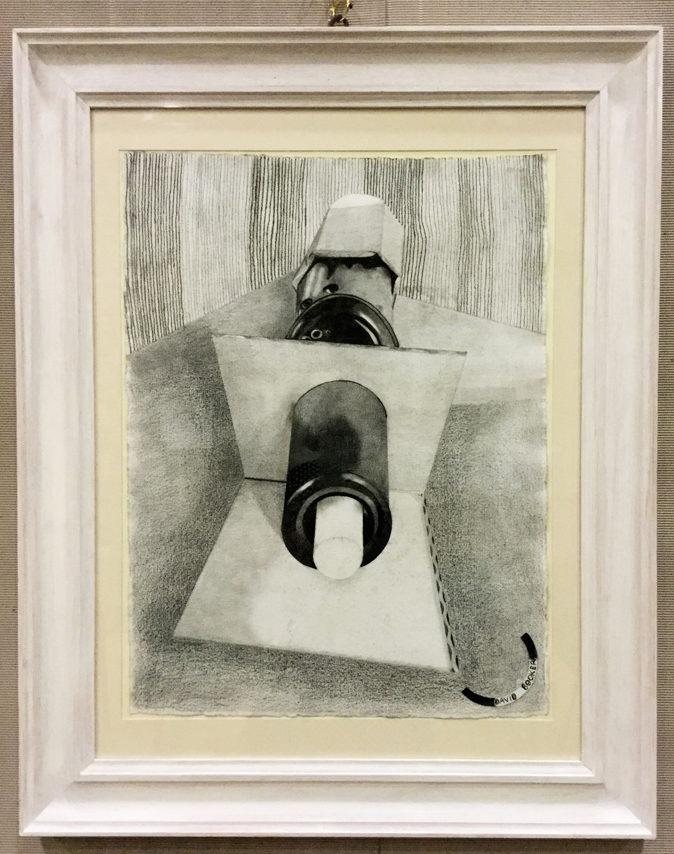 Disegno a matita che rappresenta un pezzo meccanico con i suoi imballaggi come se fosse un cannone